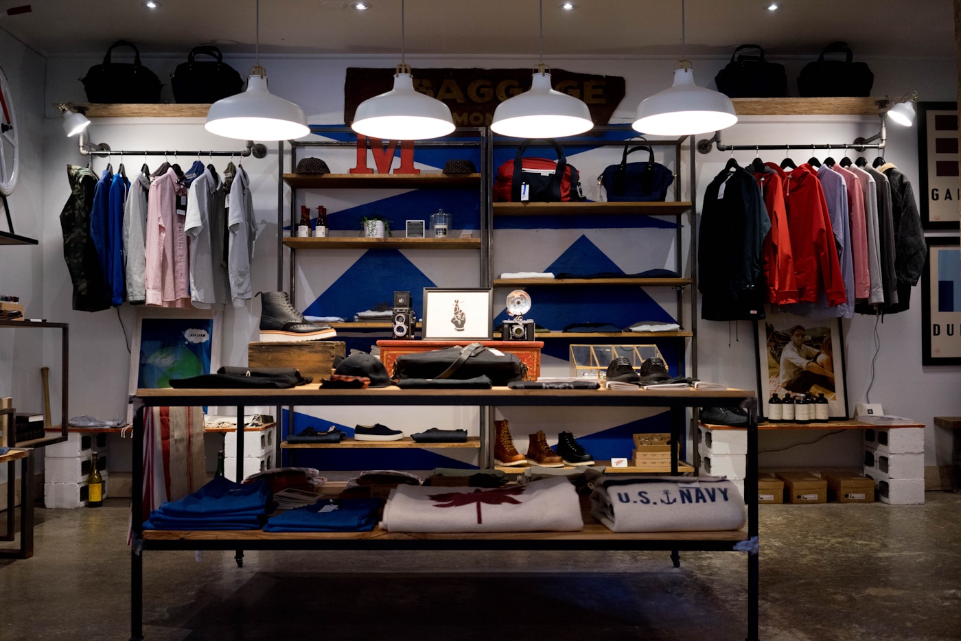 Equipo de retail revisando indicadores por sucursal